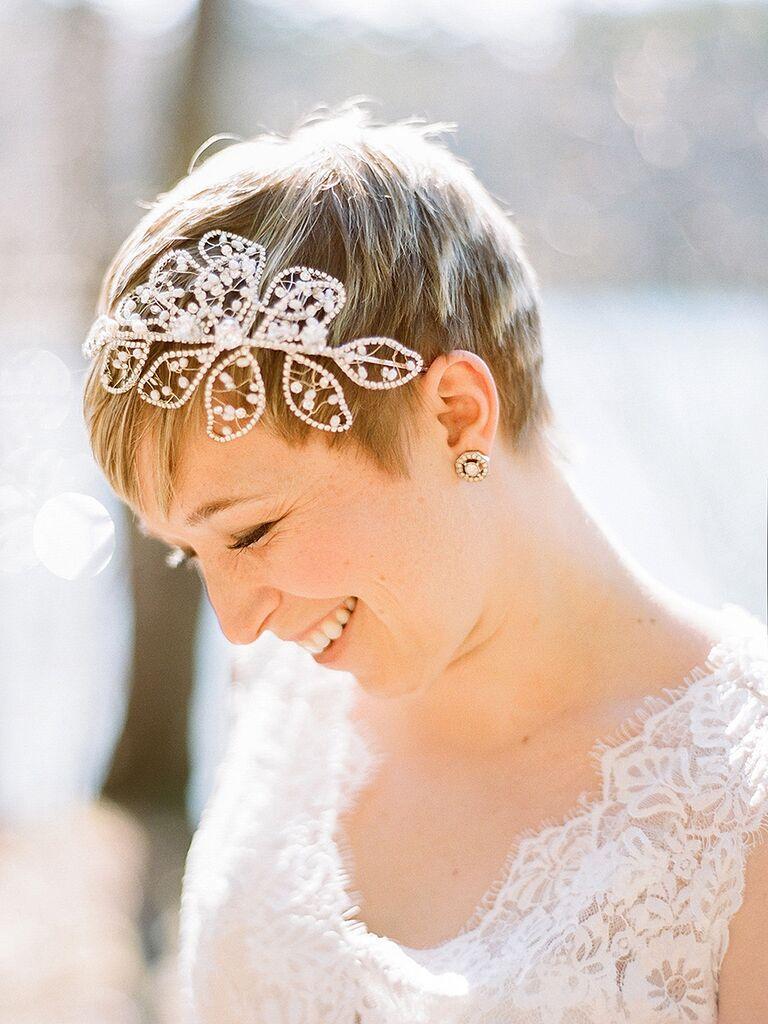 Short hair wedding hairstyle for bride