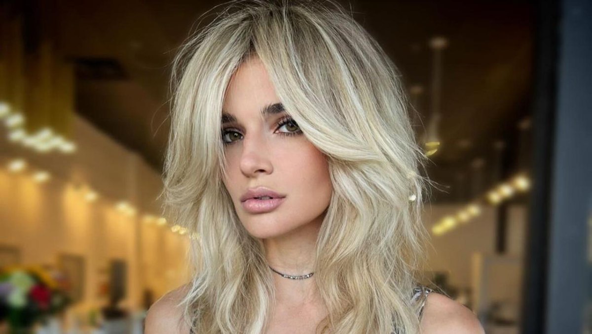 70s inspired layered curtain bangs