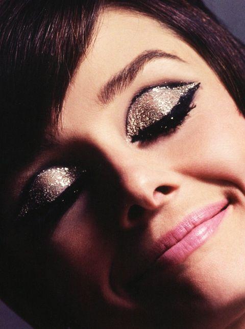 Mod eyelid shimmer makeup detail