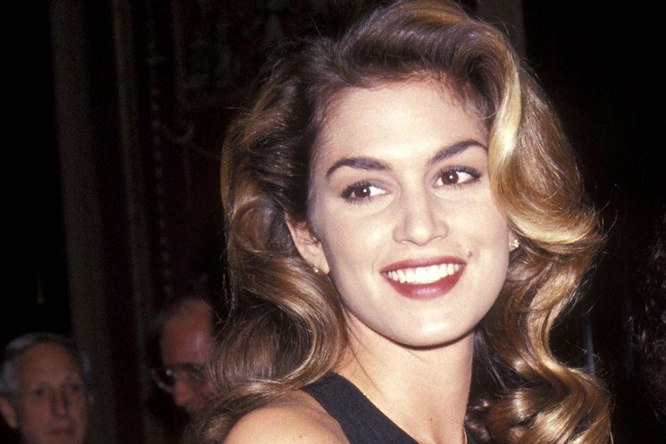 Big supermodel 90s blowout hair