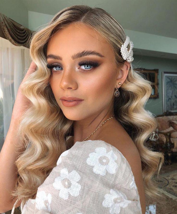 Blonde waves with hair accessories