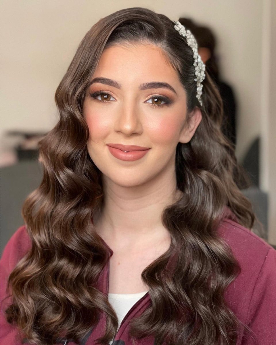 Brunette soft glam waves