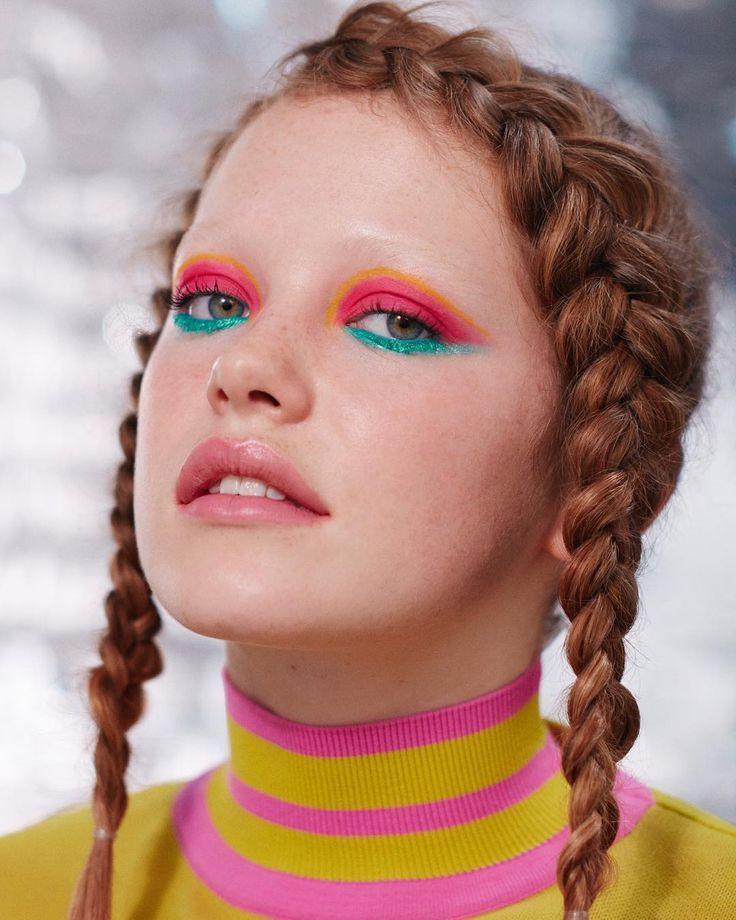 Colorful 1960s eyeliner trend