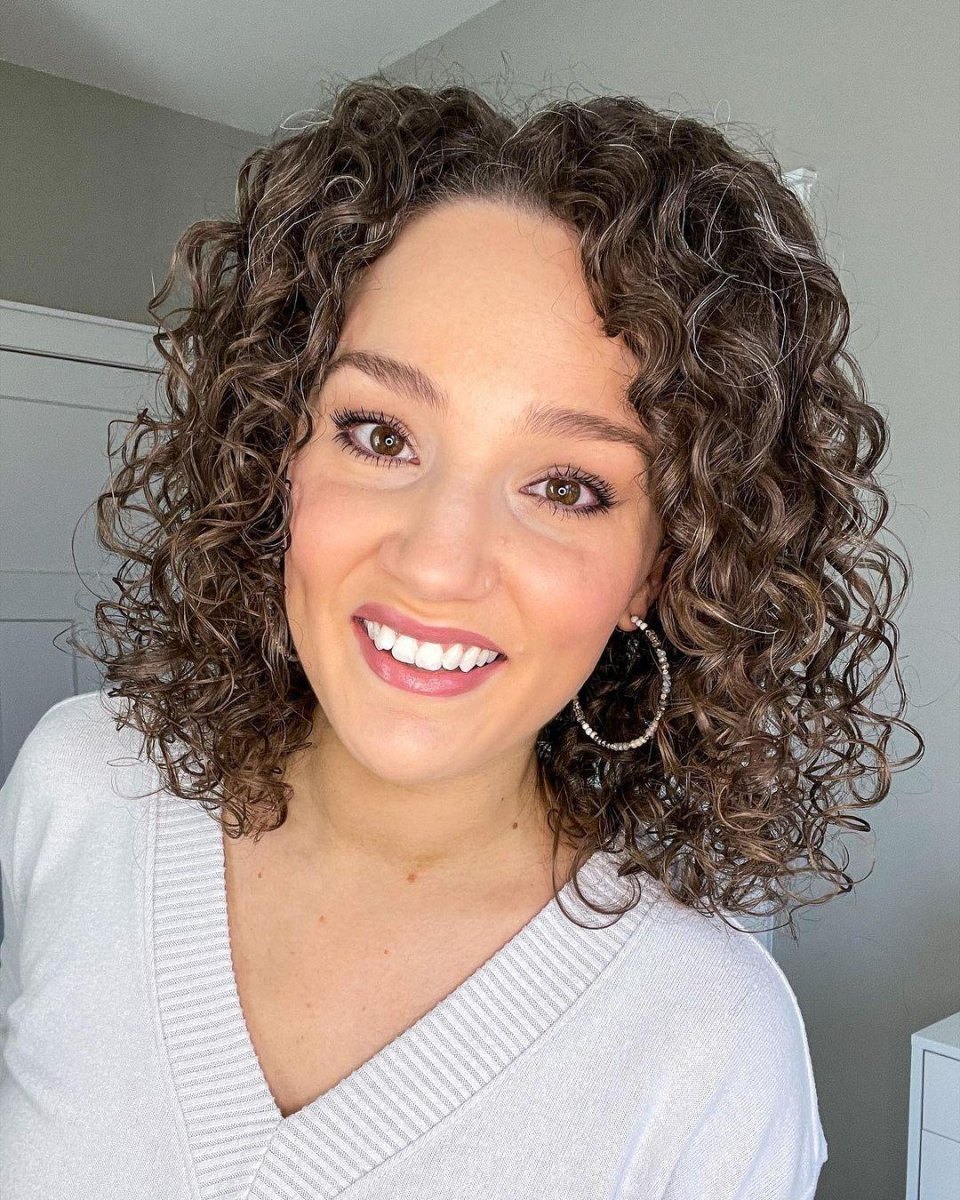 Fine curly hairstyle