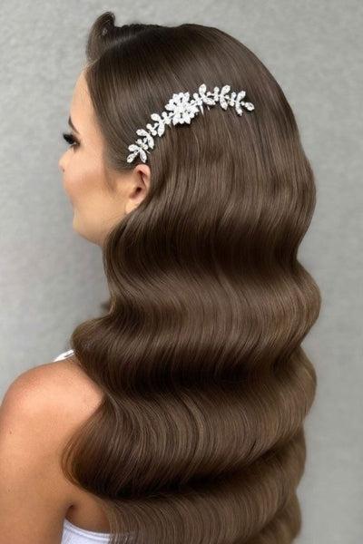 Hollywood Wellen offene Haare mit dekorativem Haaraccessoire