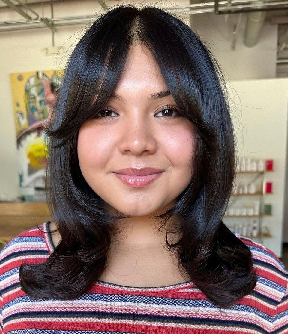 Curtain bangs round face style