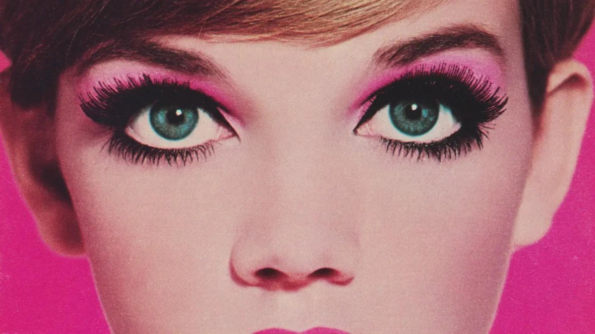 1960s false eyelashes makeup style