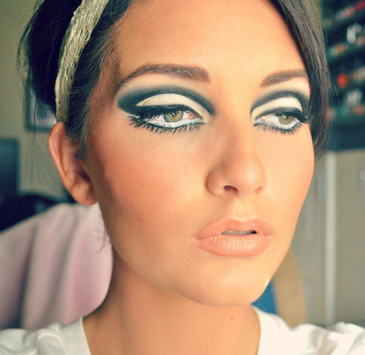 Finished retro 60s cut crease look