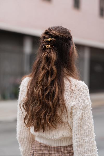 5. Half-Up Claw Clip Twist for Hairstyles for School Easy with 90s Vibes