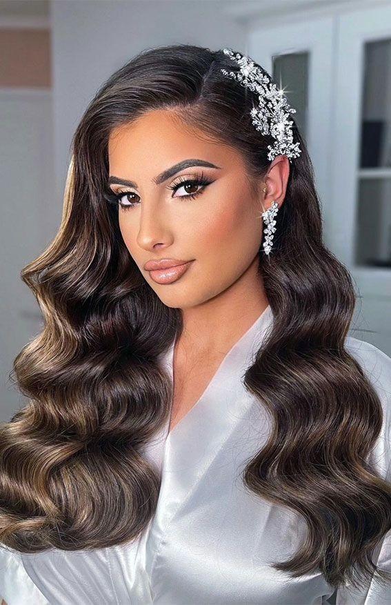 Hollywood waves with accessories