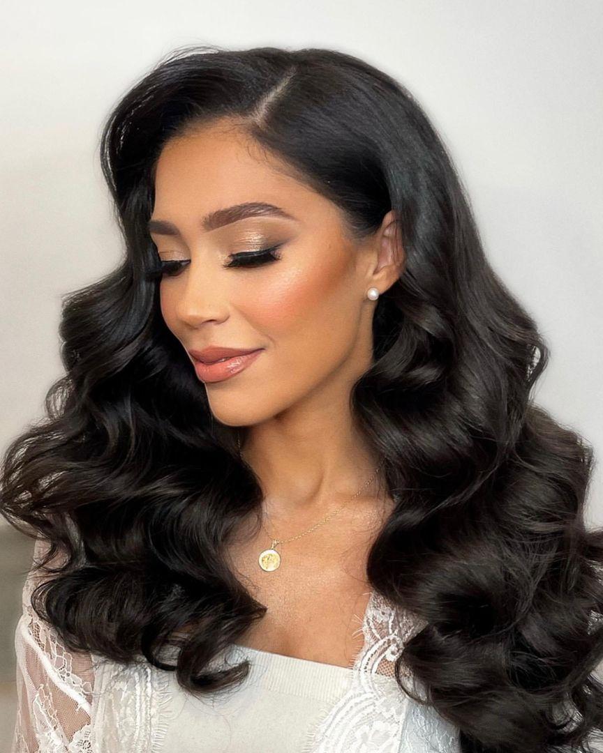 Minimal makeup Hollywood waves