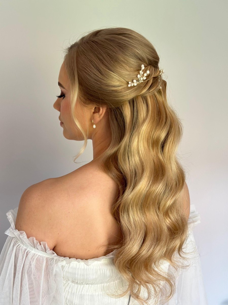 Pearl accessory Hollywood waves