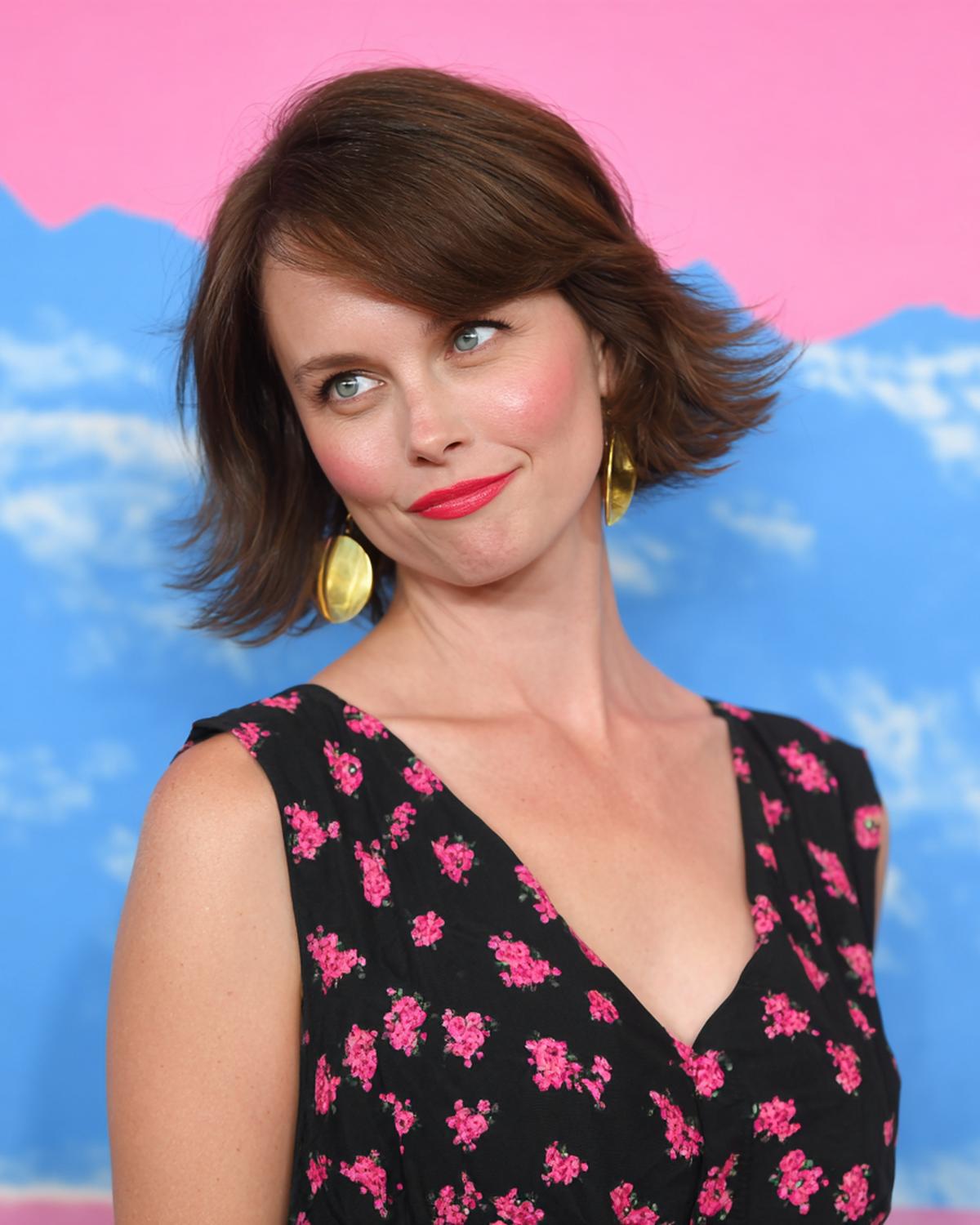 28 Hairstyles To Hide A Wide Forehead For Women