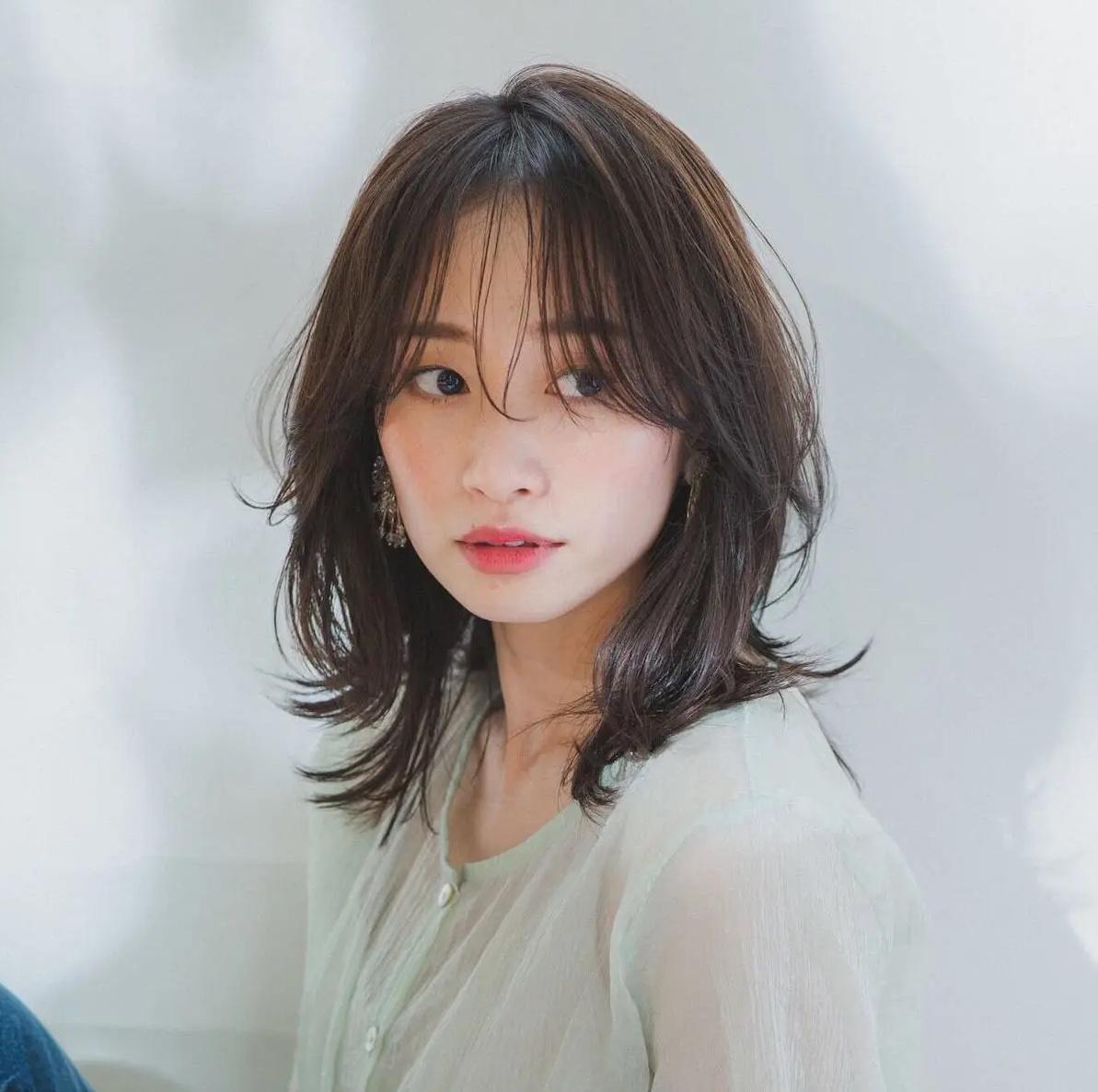 Layered shoulder length wolf cut