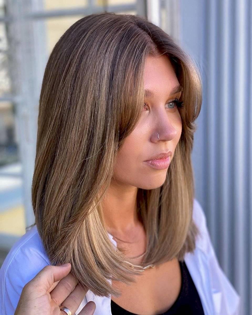 Highlighted straight hair curtain bangs