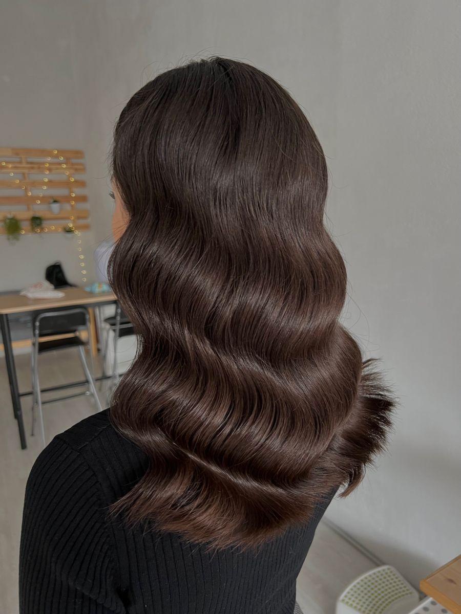 Modern brunette Hollywood waves