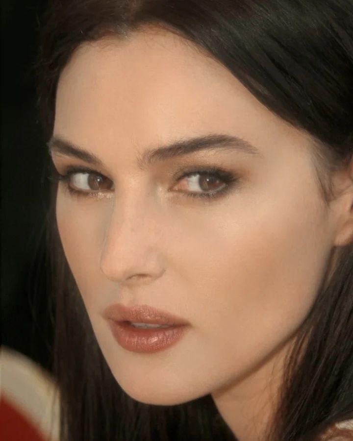 Monica Bellucci iconic makeup style
