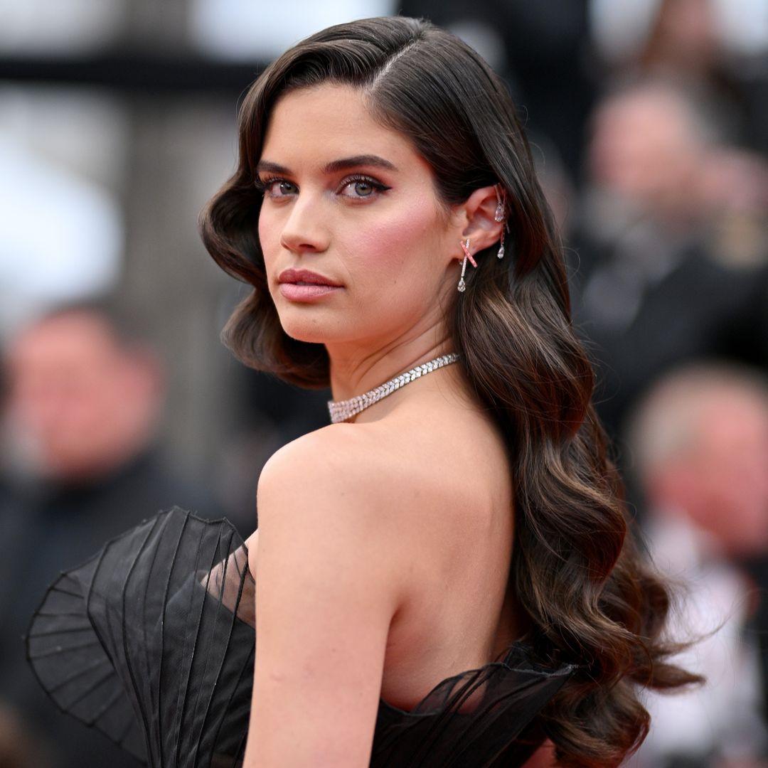Red carpet dark Hollywood waves