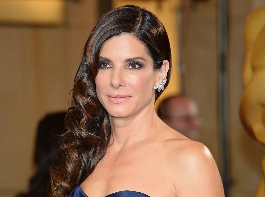 Red carpet side swept Hollywood waves