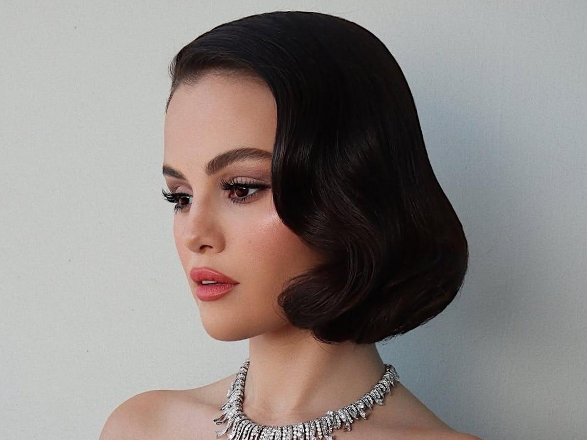 Short dark bob Hollywood waves