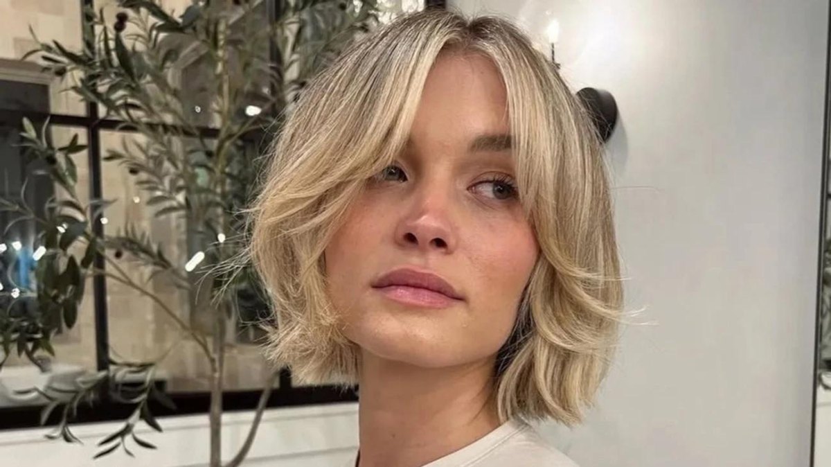 Short bob curtain bangs haircut