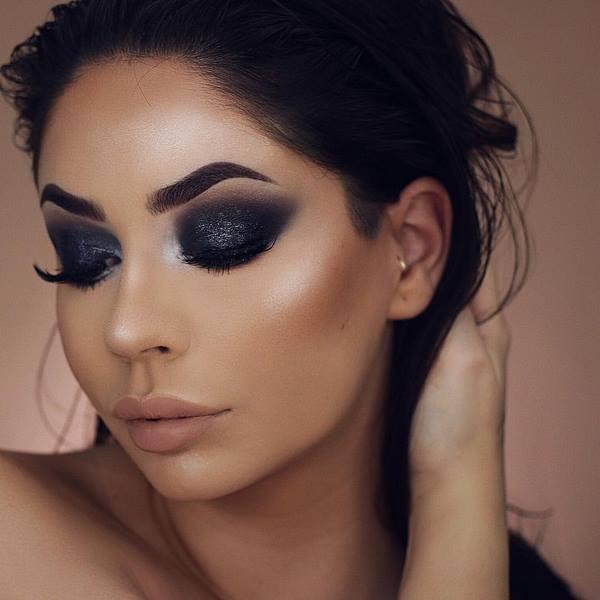Black smoky eye New Year's Eve makeup