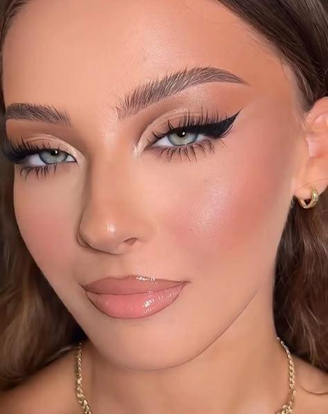 Beginner half cut crease eyeliner style