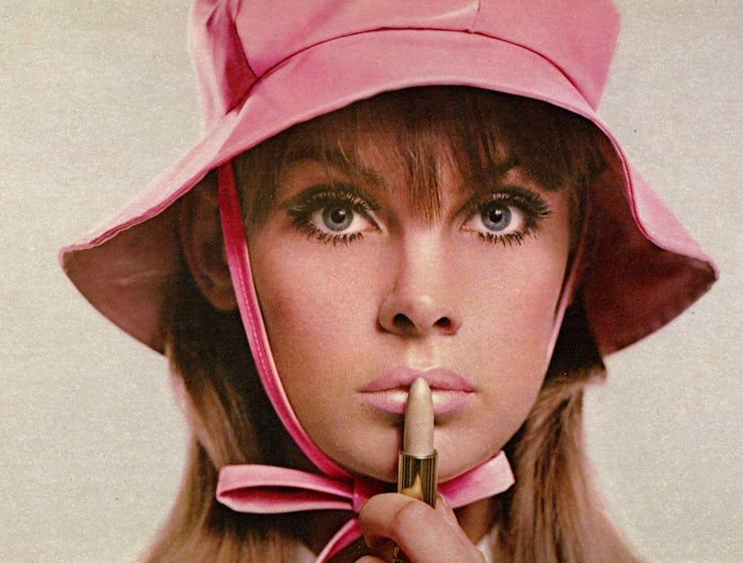 Soft nude lips sixties makeup