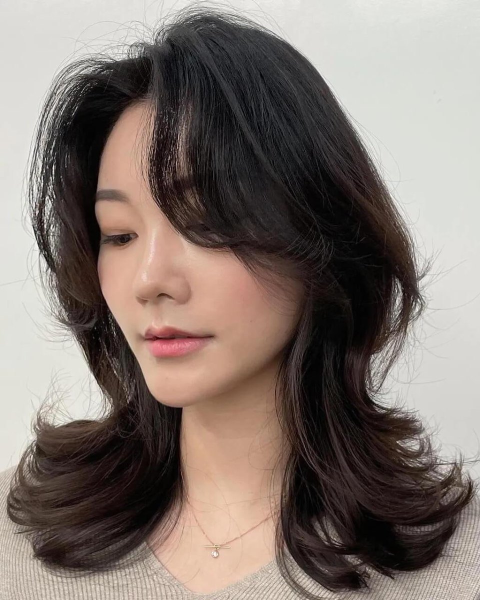 Soft wolf cut layered movement