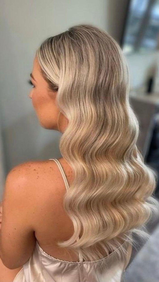 Timeless Hollywood open hair trend