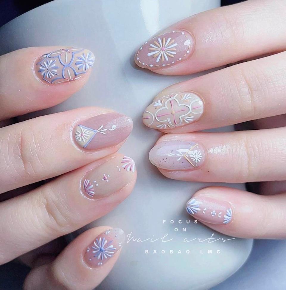 Vintage pastel nail design