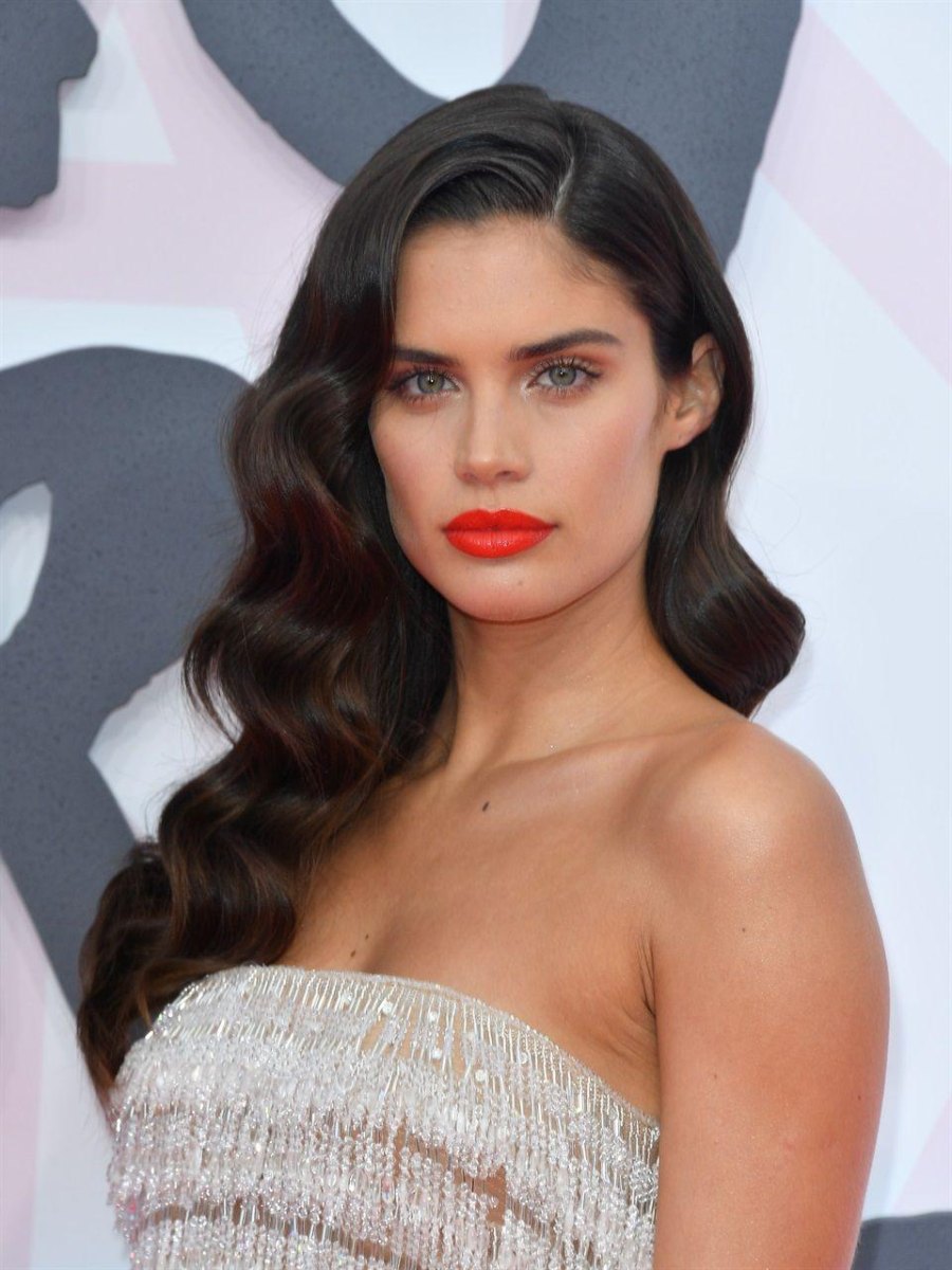 Vintage inspired red carpet Hollywood waves