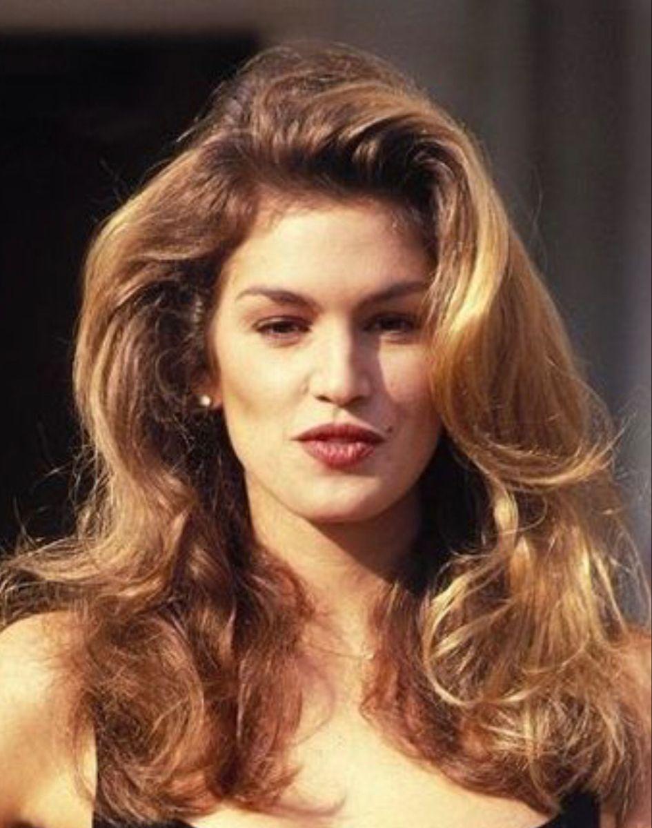 Voluminous supermodel 90s blowout hair