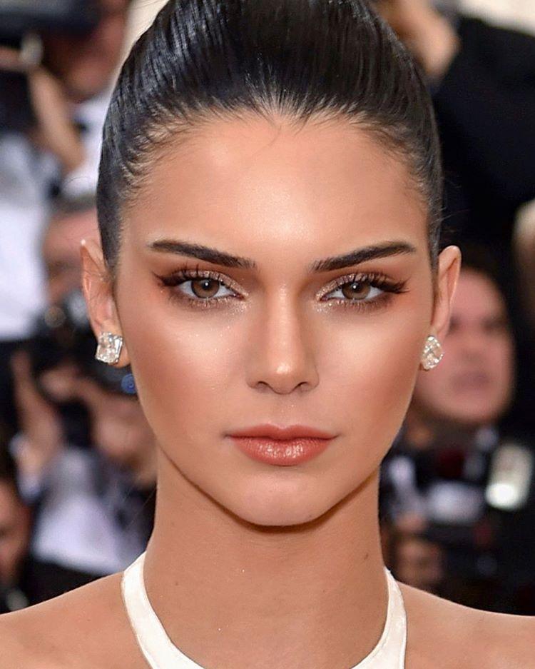 Kendall Jenner bronzed contour glow