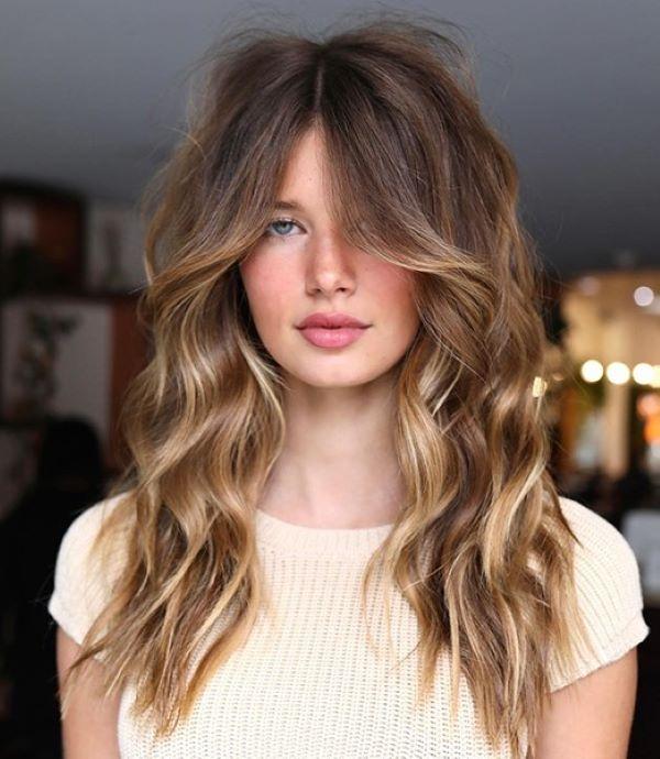 Wavy layered curtain bangs style
